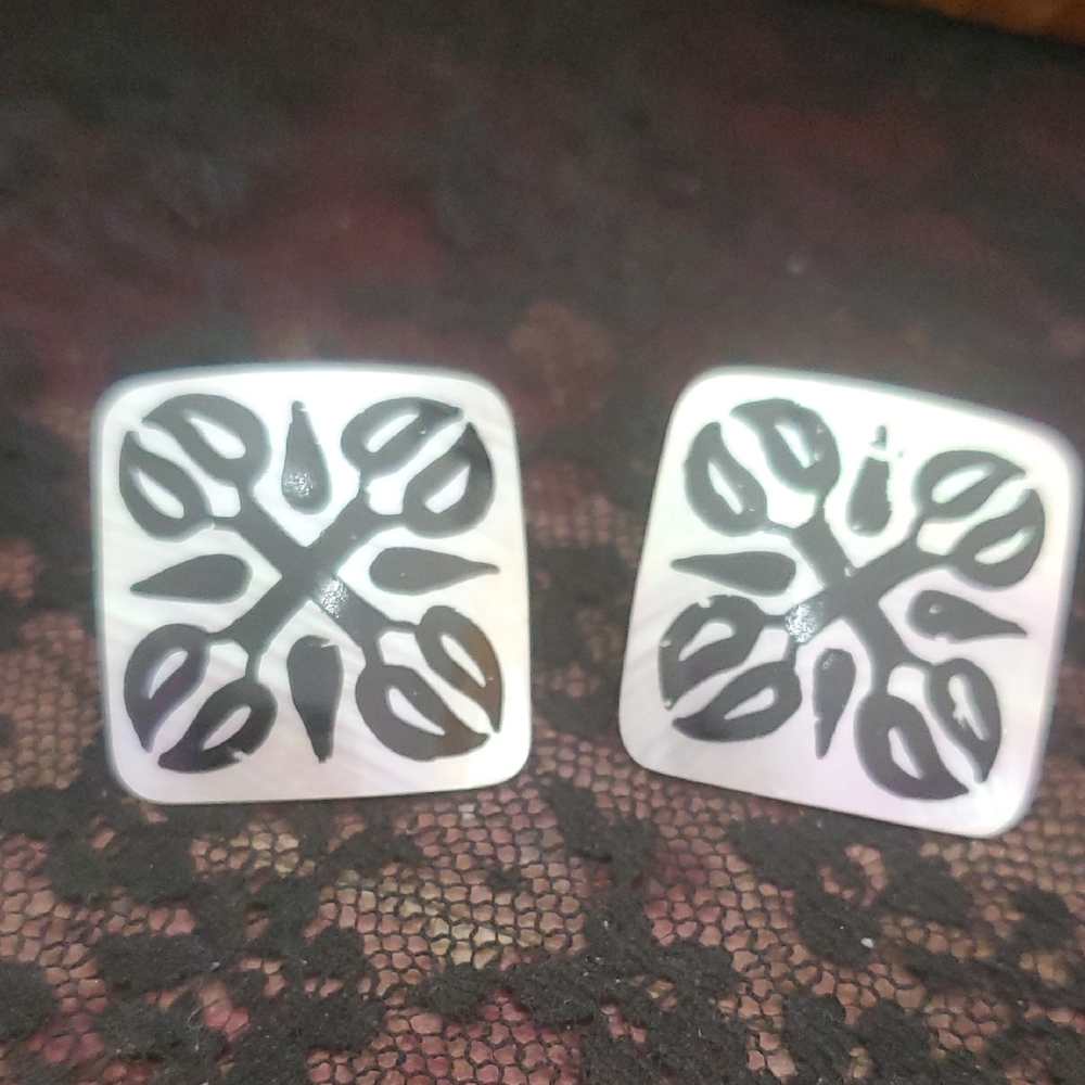 Black and White Square Mother Of Pearl Earrings DD